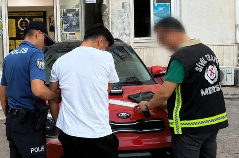 O anları araç kamerası kaydetti: Trafiği tehlikeye düşürdü 261 bin TL ceza yedi