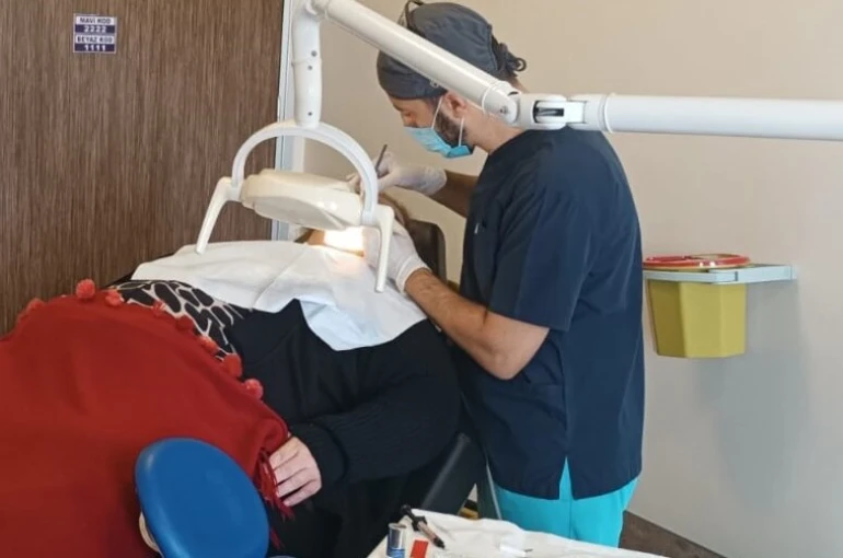 Obezite nedeniyle yıllardır diş tedavisi olamayan hasta sağlığına kavuştu