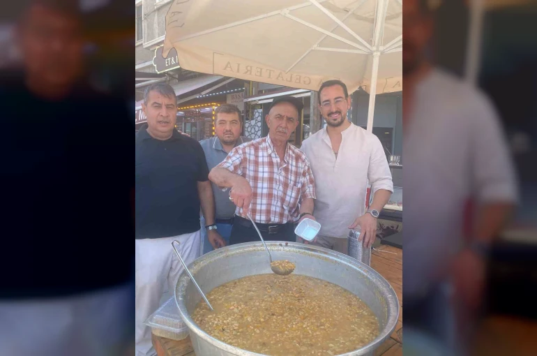 Odunpazarı esnafı vatandaşlara aşure ikram etti