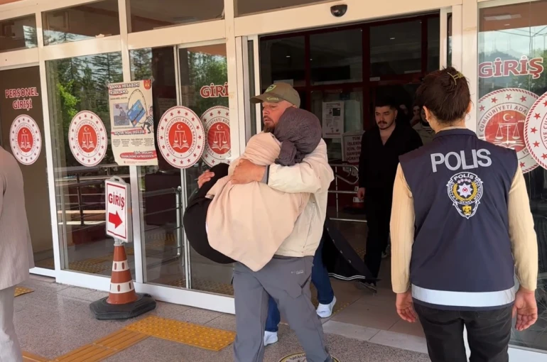 Oğlunun ölüm davasında erteleme kararı çıkan anne hastanelik oldu