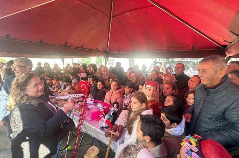 Öğrenciler ’ailenin önemine’ oyuncaklarla dikkat çekti