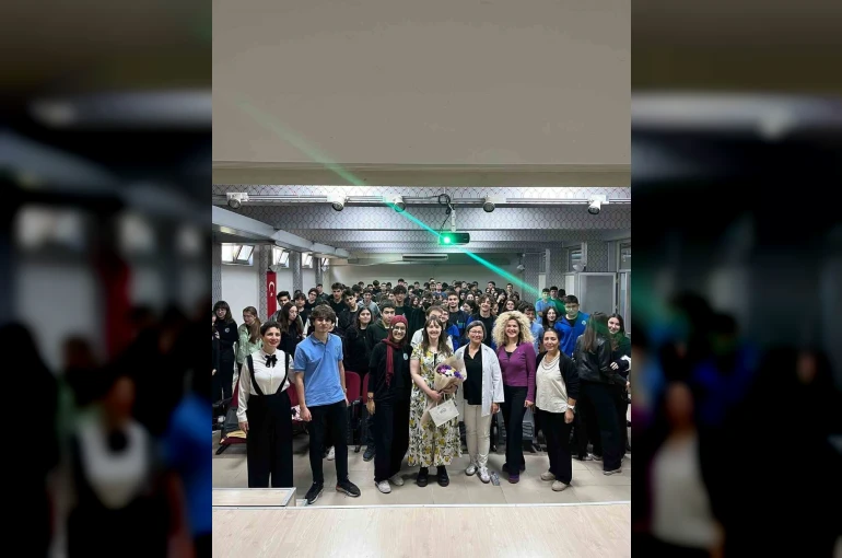 Öğrenciler için çifte kazanım: Hem bilim hem İngilizce pratiği