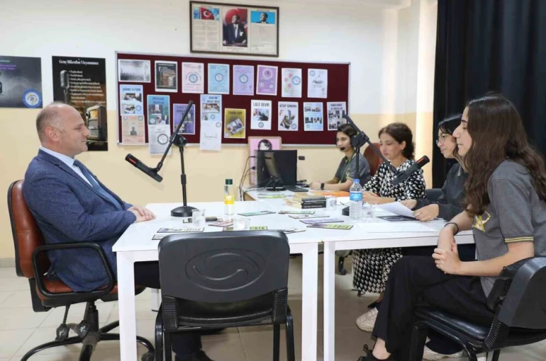 Öğrenciler sınav stresini ‘Genç Radyo’ ile aşıyor