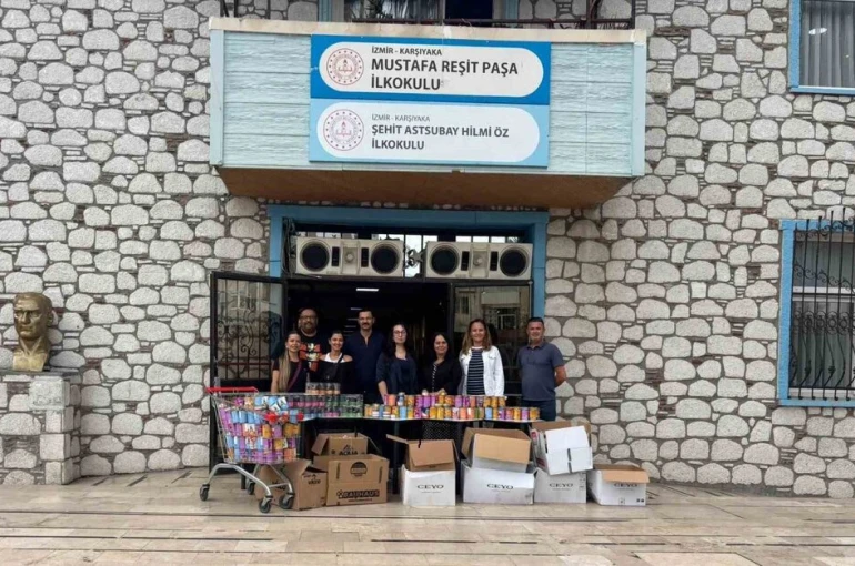 Öğrenciler, tedavi gören kediler için 2 bin kutu mama topladı