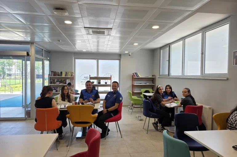Öğrencilere polislik mesleği tanıtıldı