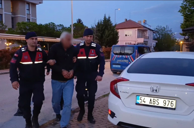 Öğrencileri taciz eden bakkal kamera kayıtlarından yakalandı