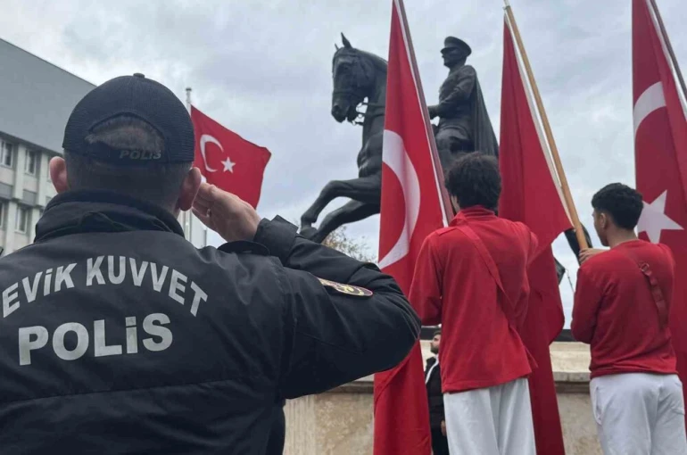 Öğretmenler günü törenle kutlandı