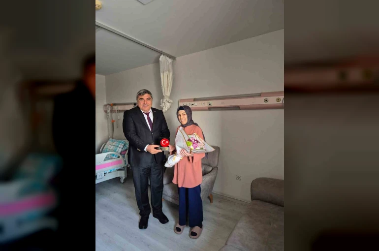 Öğretmenler Günü’nü hastanede geçiren öğretmen unutulmadı