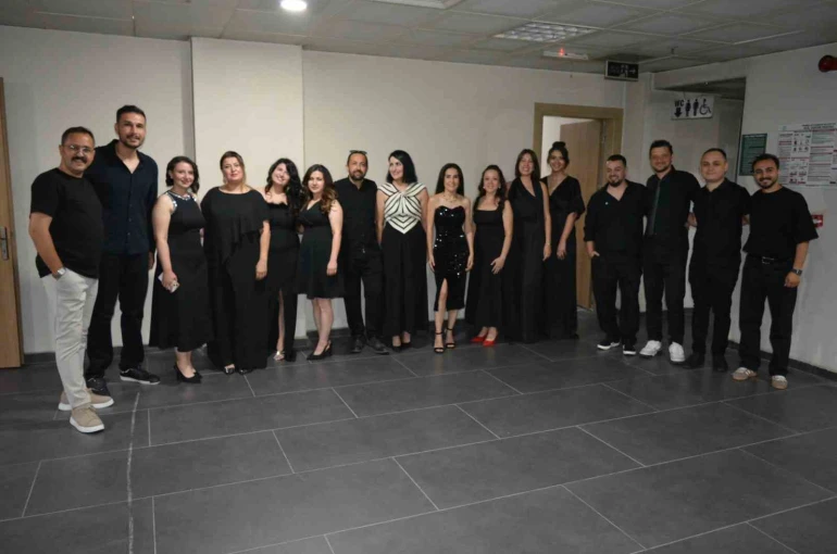 Öğretmenler sahneye çıktı, Alaşehir tek ses oldu 