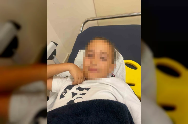 Okul bahçesinde bayrak direği öğrencilerin üzerine devrildi: 1 çocuk yaralandı