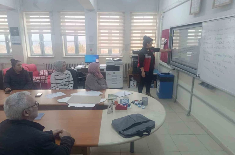 Okul kantinleri çalışanlarına özel hijyen eğitimi verildi