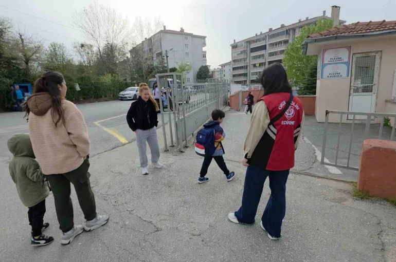 Okul önlerinde sıkı denetim