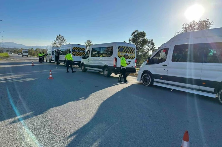 Okul servislerine kış lastiği denetimi