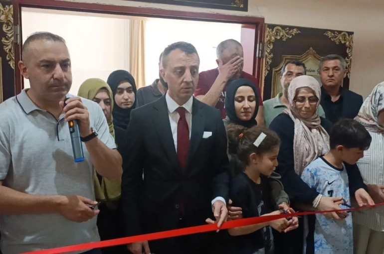 Okula silahlı saldırıda hayatını kaybeden Kerem Erdem Güngör’ün adı konferans salonunda yaşatıldı 