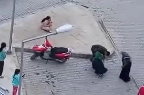 Okulun hademesi 6 yaşındaki öğrenciyi bıçakladı
