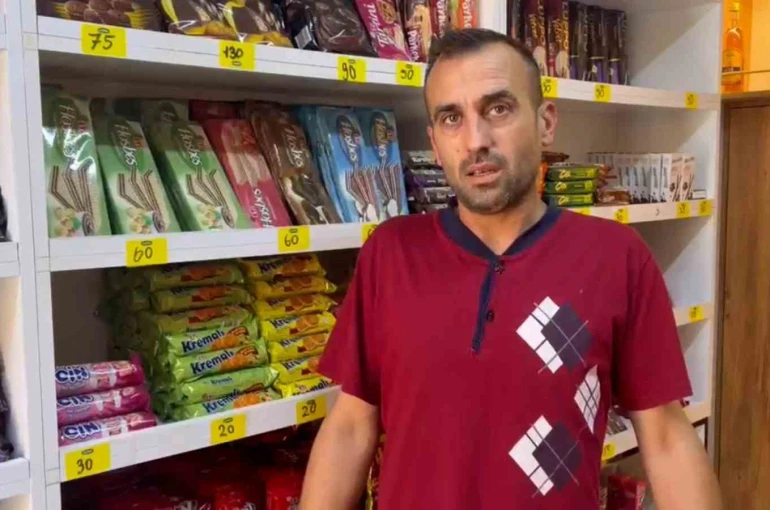 Olayın yaşandığı büfe çalışanı; "6 yıllık esnafım, ilk defa başımıza böyle bir olay geliyor"