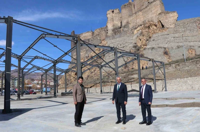 Oltu’da modern kapalı pazar yeri projesi devam ediyor