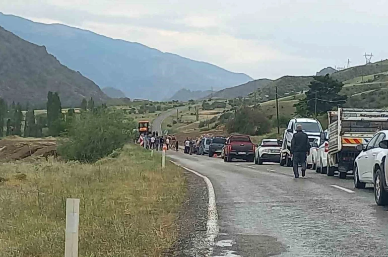 Oltu’da sağanak yağış sele neden oldu