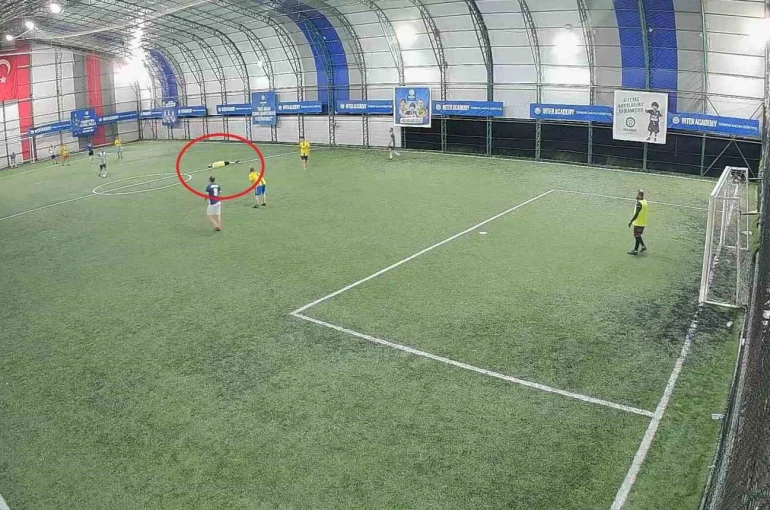 Ölüm halı sahada futbol oynarken yakaladı