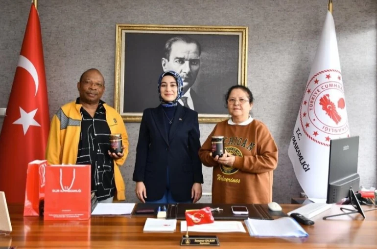 Olur Kaymakamı Semanur Kalkan’a Afrika’dan anlamlı ziyaret