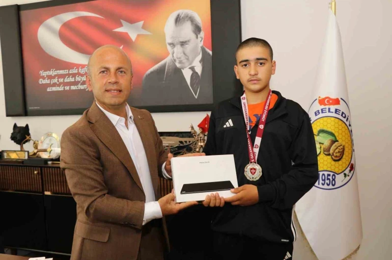 Olurlu genç pehlivana Başkan Ergün’den tam destek