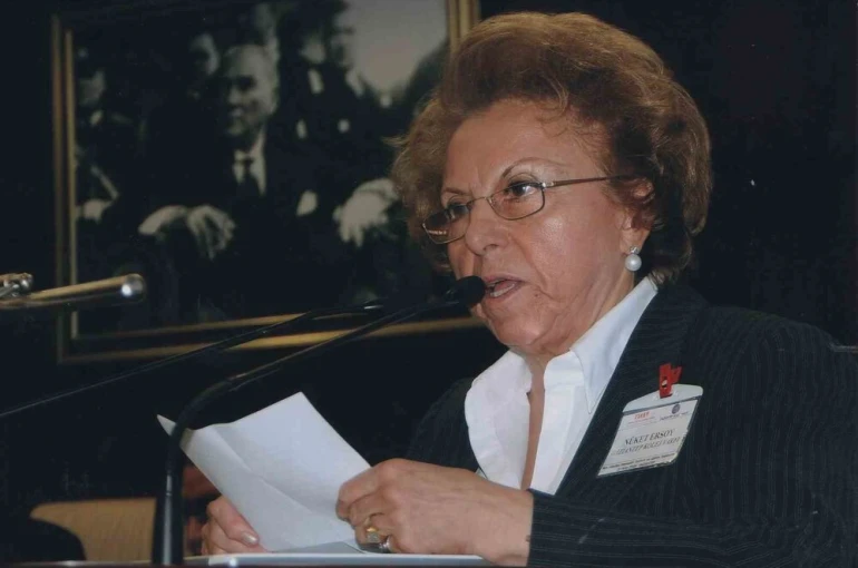 Ömrünü eğitim ve kadınlara adamış Cumhuriyet Çınarı Nüket Ersoy vefat etti