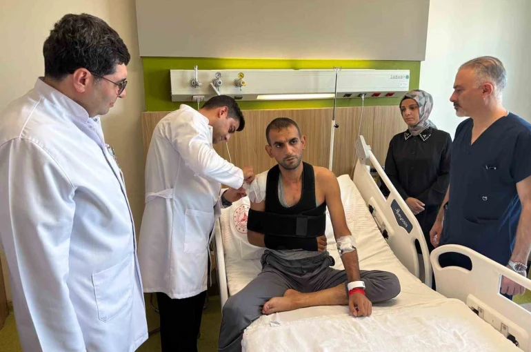 Omuzdaki kıkırdak hasarı dizden alınan sağlıklı kıkırdak ve kemik dokusuyla onarıldı