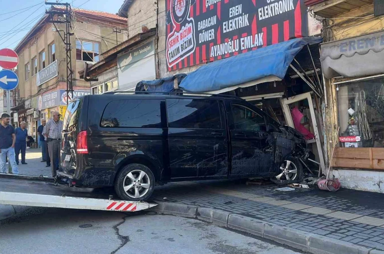 Önce park halindeki araçları biçti, sonra iş yerine daldı