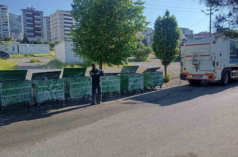 Onikişubat Belediyesi, 288 personel ve 65 araçtan oluşan güçlü ekiple sahada
