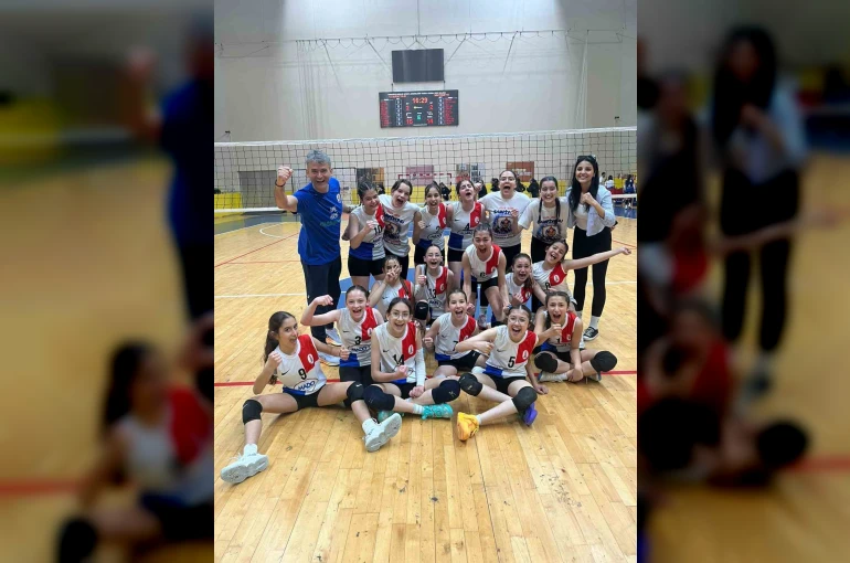 Onikişubat Belediyespor Midi Kız Voleybol Takımı Türkiye Şampiyonası yolunda