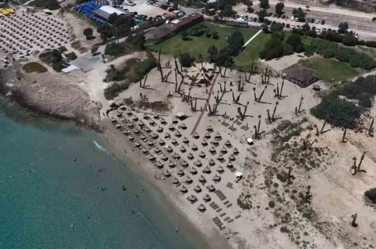 Önü plaj, arkası tarla: Organik plajda elektrik güneşten, ikramlar bahçeden