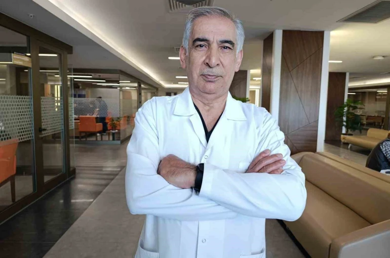 Op. Dr. Atlı: "Ebola, iç ve dış organlarda kanamalarla seyreden bir hastalık"