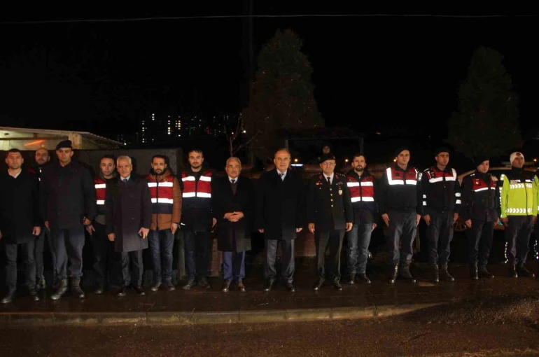 Ordu protokolü, görevi başındaki personelin yeni yılını kutladı