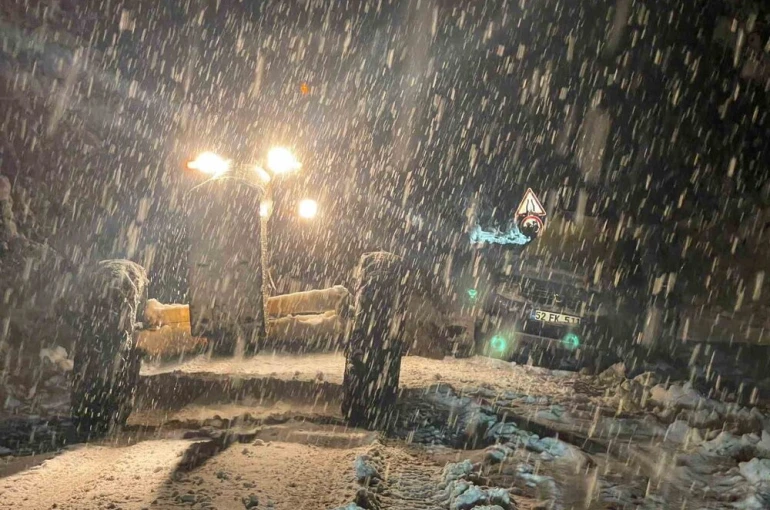 Ordu-Sivas kara yolu kar yağışı nedeniyle ulaşıma kapandı