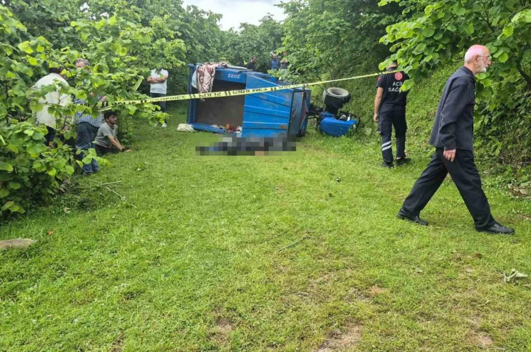 Ordu’da devrilen patpatın altında kalan sürücü öldü 