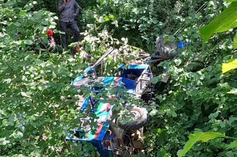 Ordu’da devrilen patpatın sürücüsü hayatını kaybetti