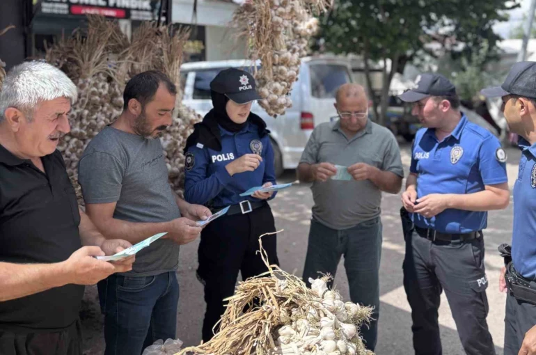 Ordu’da polis ekiplerinden dolandırıcılığa karşı broşürlü uyarı