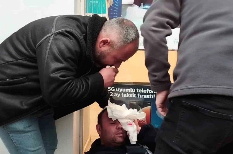 Ordu’da rüzgarda düşen tabela kafasına çarpan belediye işçisi yaralandı