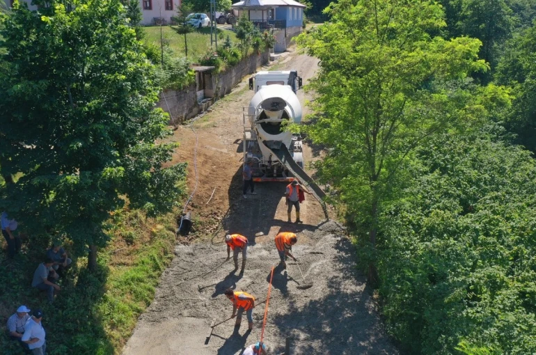 Ordu’nun kırsal mahallelerinde beton yol çalışmaları 