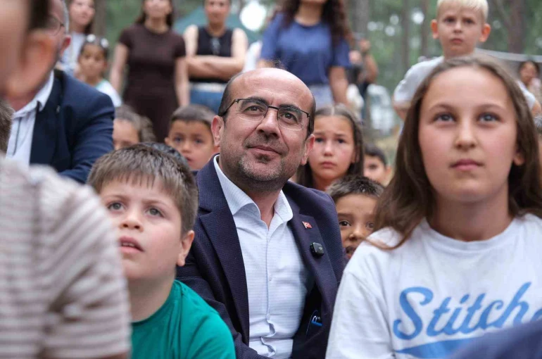 Orhaneli’de yıl sonu sergisi ve çocuk şenliği renkli görüntülere sahne oldu