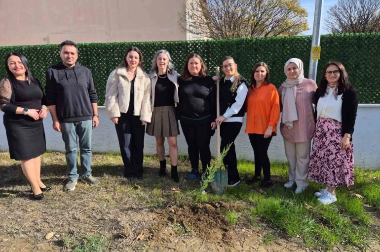 Orman yangınları sonrası anlamlı Öğretmenler Günü kutlaması