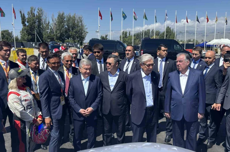Orta Asya liderleri, Issık Göl’de F1H2O Dünya Şampiyonası’nı birlikte takip etti