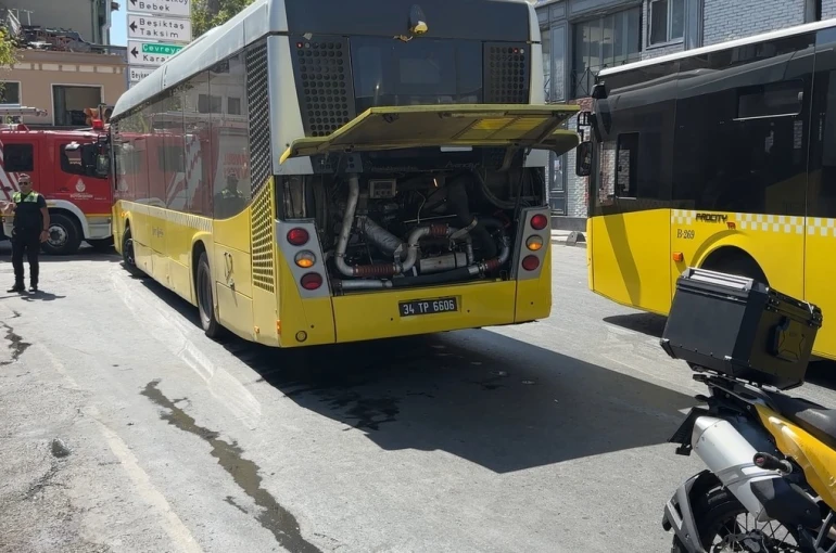 Ortaköy’de İETT otobüsünden dumanlar yükseldi: Motor arızası trafiğe neden oldu