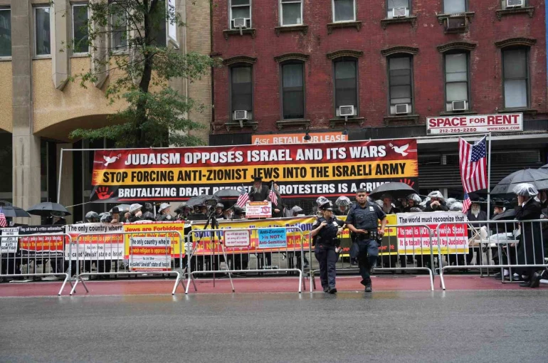 Ortodoks Yahudiler, New York’ta İsrail Devleti’ni ve zorunlu askerlik uygulamasını protesto etti