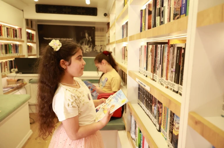 Osmangazi Belediyesi, çocuklara kitap ve tarih sevgisi aşılıyor