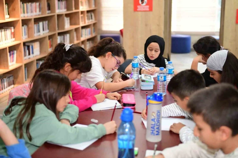 Osmangazi’de çocuklar hayallerini kağıda döküyor