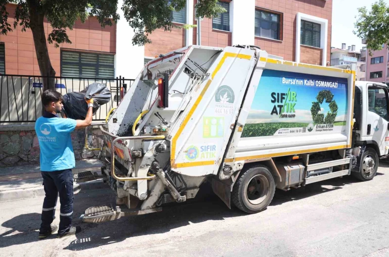 Osmangazi’de çöp evden 2,5 ton geri dönüşüm atığı çıkarıldı