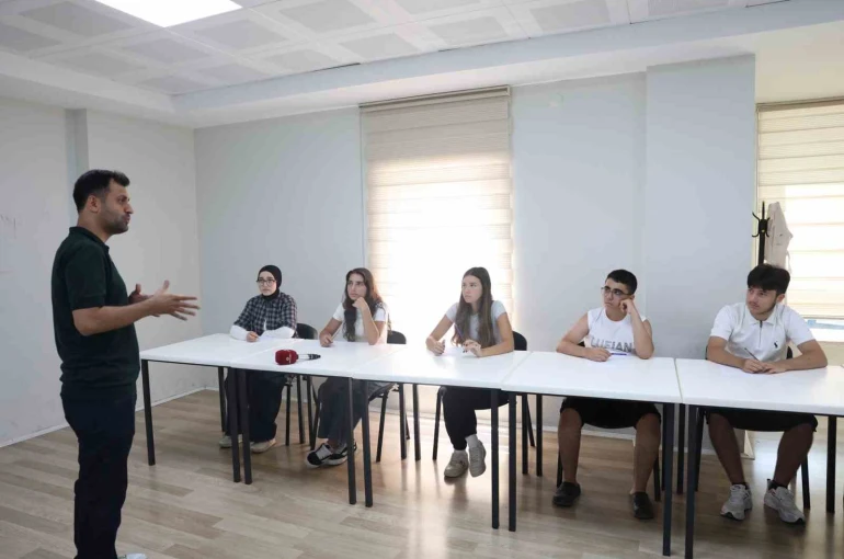 Osmangazi’den gençlerin geleceğine ücretsiz eğitim desteği