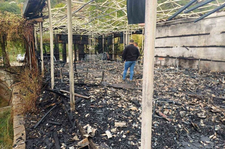Osmaniye’de ahşap alabalık tesisi alevlere teslim oldu