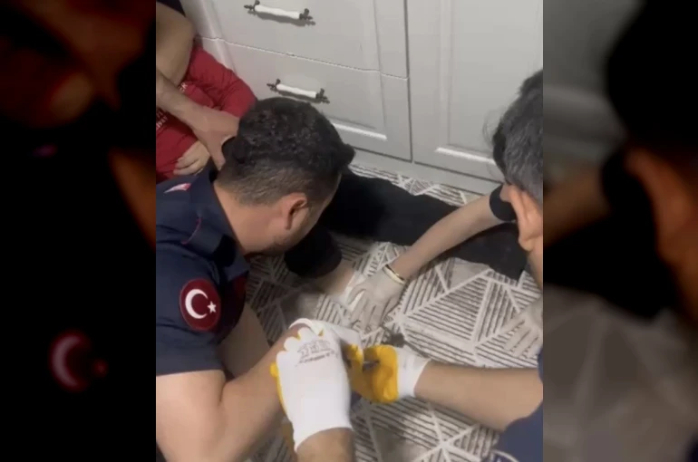 Osmaniye’de ayağına mangal şişi saplanan çocuk hastaneye kaldırıldı